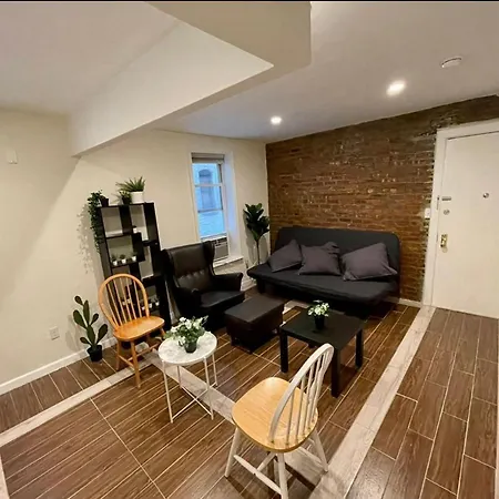 2 Bedrooms Apartament 1 Block From Manhattan
